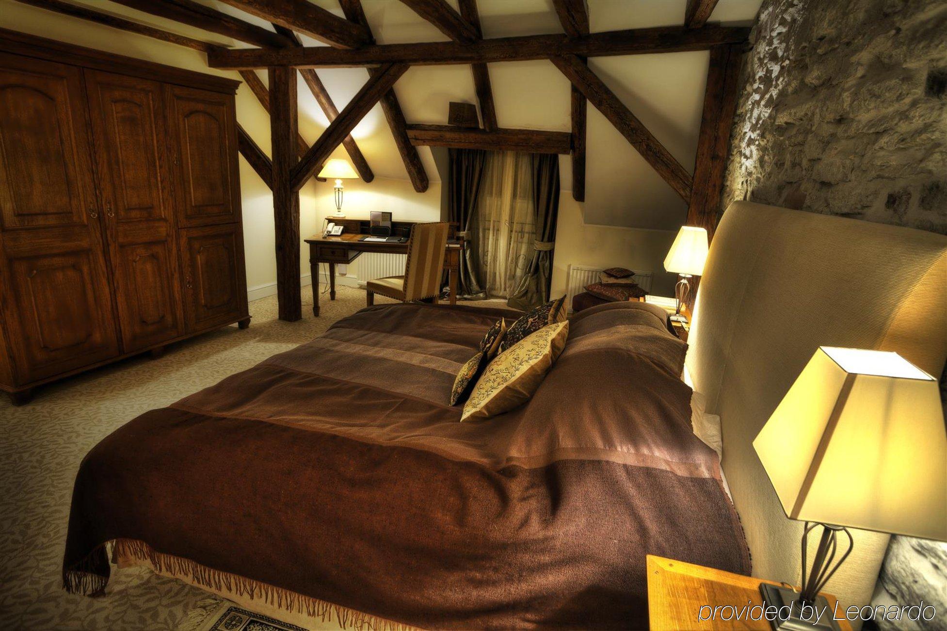 Schloessle Hotel - Small Luxury Hotels Of The World Tallinn Room photo The bedroom