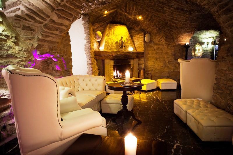 Schloessle Hotel - Small Luxury Hotels Of The World Tallinn Exterior photo The interior of the restaurant