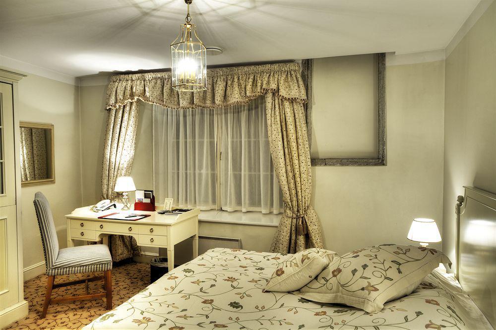 Schloessle Hotel - Small Luxury Hotels Of The World Tallinn Room photo A bedroom