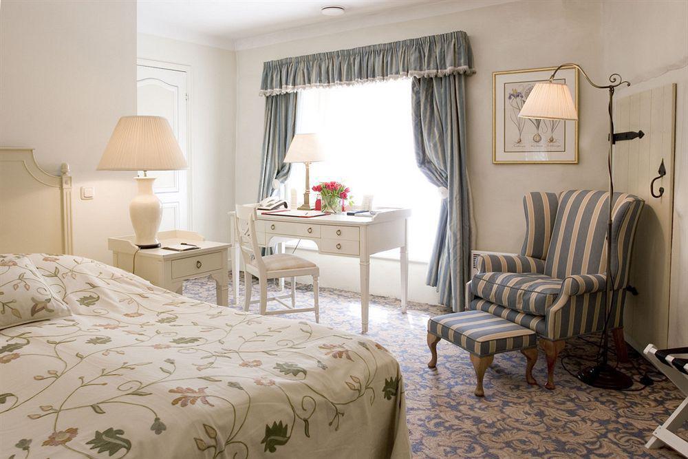 Schloessle Hotel - Small Luxury Hotels Of The World Tallinn Room photo A room at the hotel